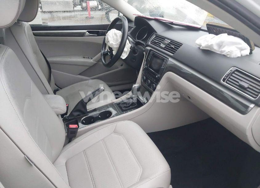 Photo 5 of 2018 Volkswagen Passat 2.0T SE (VIN 1VWBA7A31JC016387)