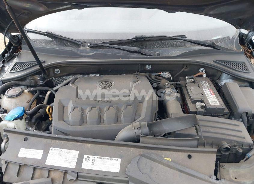 Photo 10 of 2018 Volkswagen Passat 2.0T SE (VIN 1VWBA7A31JC021590)