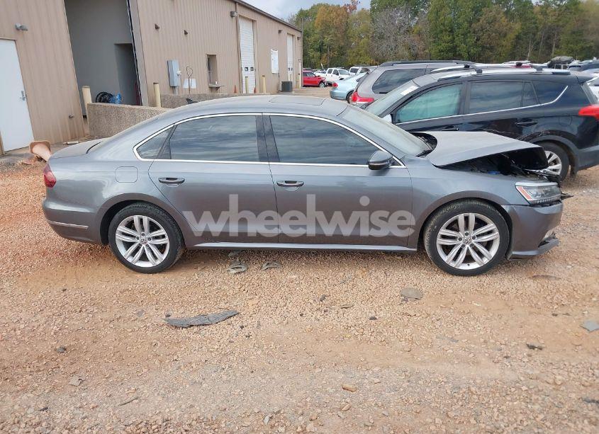Photo 13 of 2018 Volkswagen Passat 2.0T SE (VIN 1VWBA7A31JC021590)