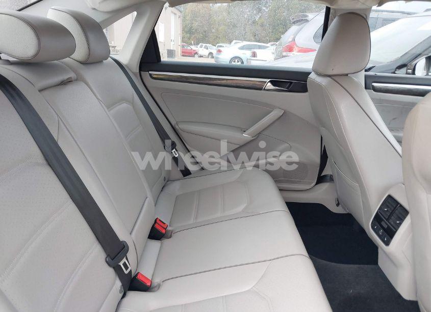 Photo 8 of 2018 Volkswagen Passat 2.0T SE (VIN 1VWBA7A31JC021590)