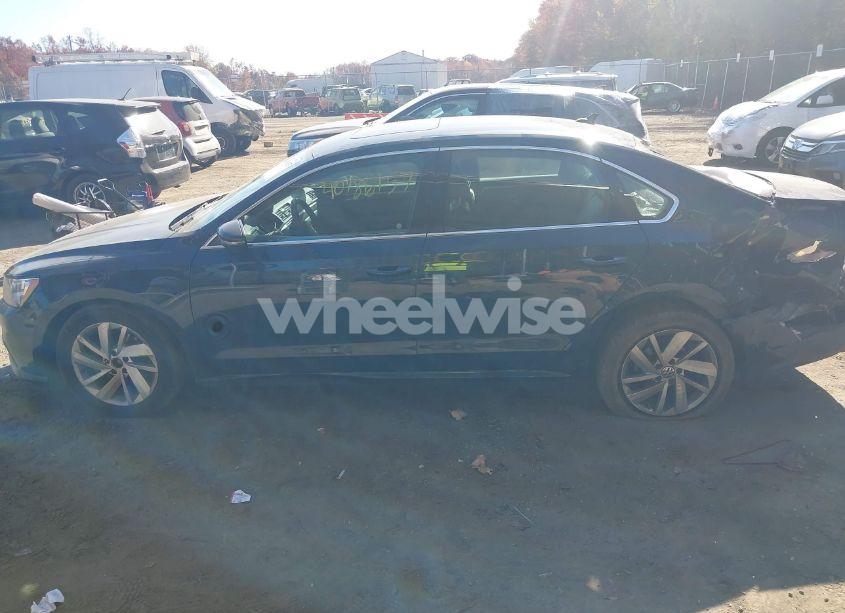 Photo 14 of 2018 Volkswagen Passat 2.0T SE (VIN 1VWBA7A31JC045002)