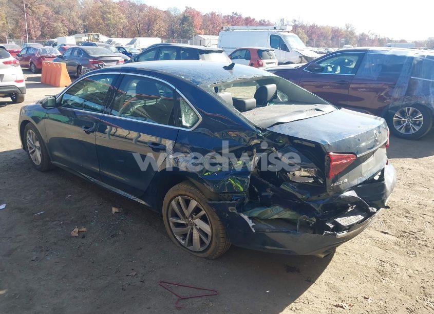 Photo 3 of 2018 Volkswagen Passat 2.0T SE (VIN 1VWBA7A31JC045002)