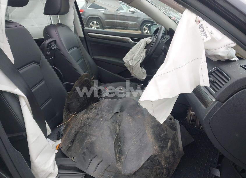 Photo 5 of 2018 Volkswagen Passat 2.0T SE (VIN 1VWBA7A32JC013174)