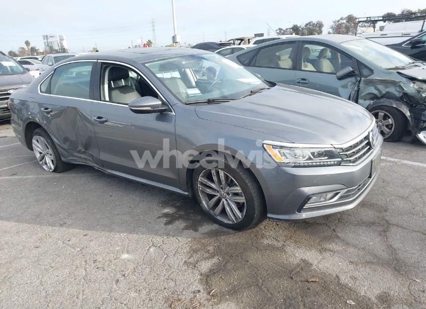 2018 Volkswagen Passat 2.0T SE (VIN 1VWBA7A32JC027527) main photo