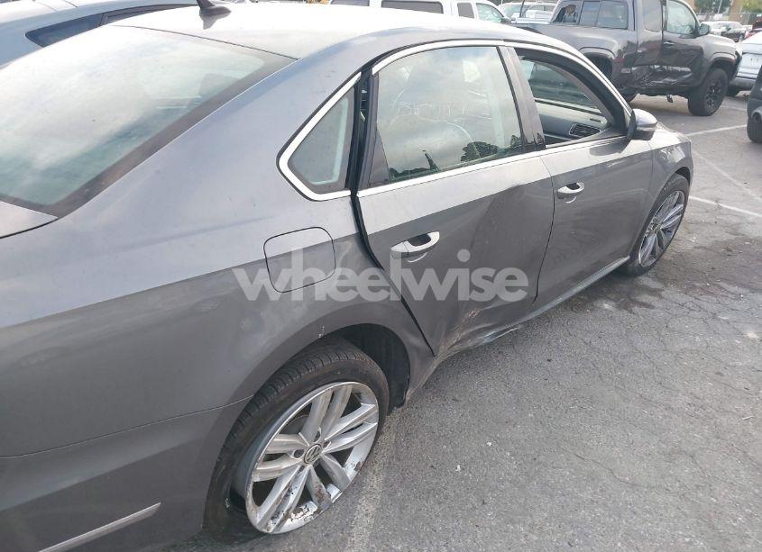 Photo 17 of 2018 Volkswagen Passat 2.0T SE (VIN 1VWBA7A32JC027527)
