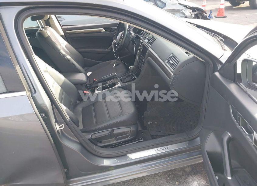 Photo 5 of 2018 Volkswagen Passat 2.0T SE (VIN 1VWBA7A32JC027527)