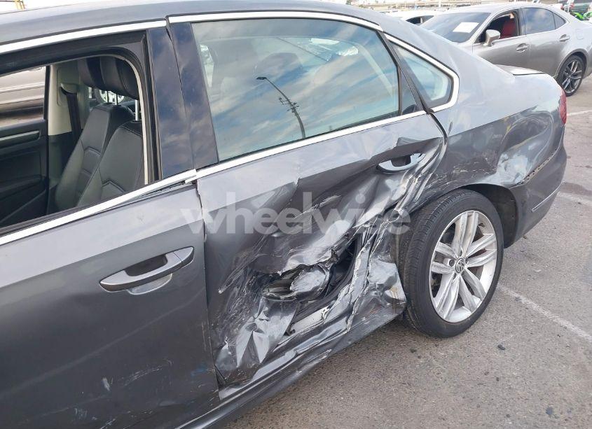 Photo 6 of 2018 Volkswagen Passat 2.0T SE (VIN 1VWBA7A32JC027527)