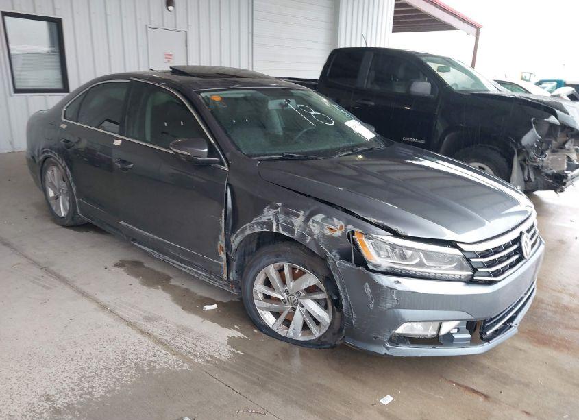 2018 Volkswagen Passat 2.0T SE (VIN 1VWBA7A33JC011546) main photo