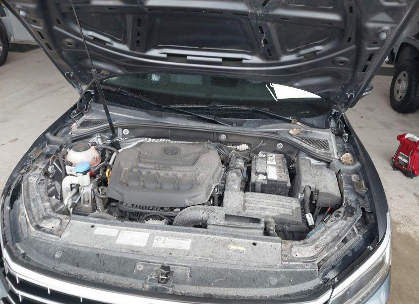 Photo 10 of 2018 Volkswagen Passat 2.0T SE (VIN 1VWBA7A33JC011546)