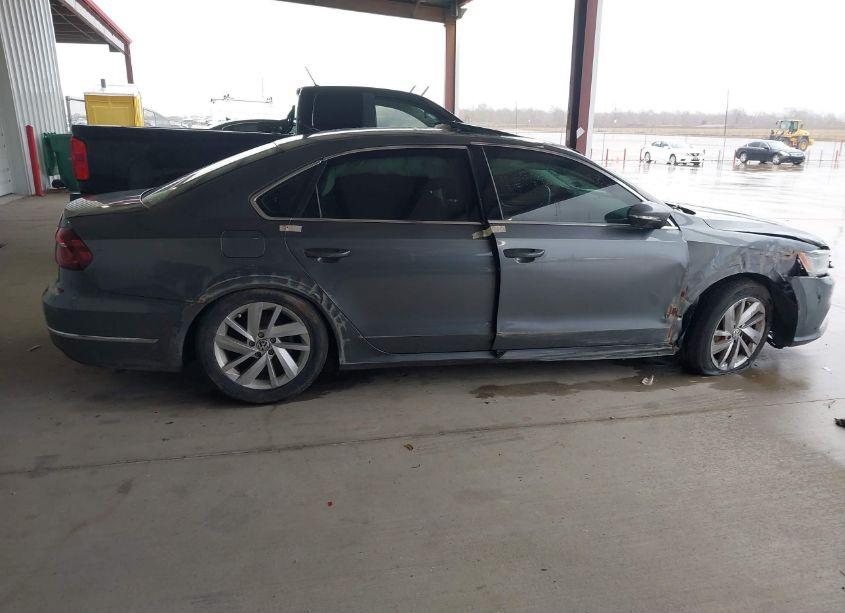 Photo 13 of 2018 Volkswagen Passat 2.0T SE (VIN 1VWBA7A33JC011546)