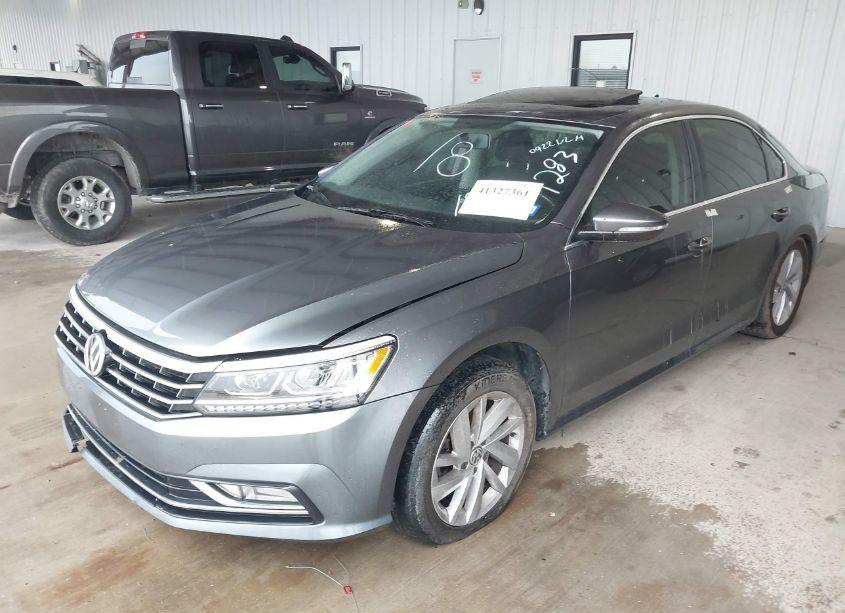 Photo 2 of 2018 Volkswagen Passat 2.0T SE (VIN 1VWBA7A33JC011546)