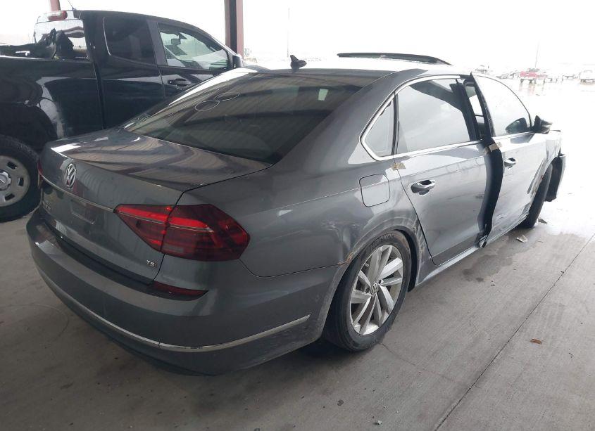 Photo 4 of 2018 Volkswagen Passat 2.0T SE (VIN 1VWBA7A33JC011546)