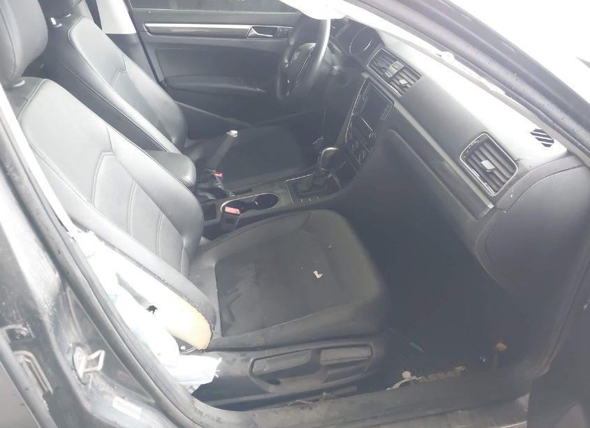 Photo 5 of 2018 Volkswagen Passat 2.0T SE (VIN 1VWBA7A33JC011546)