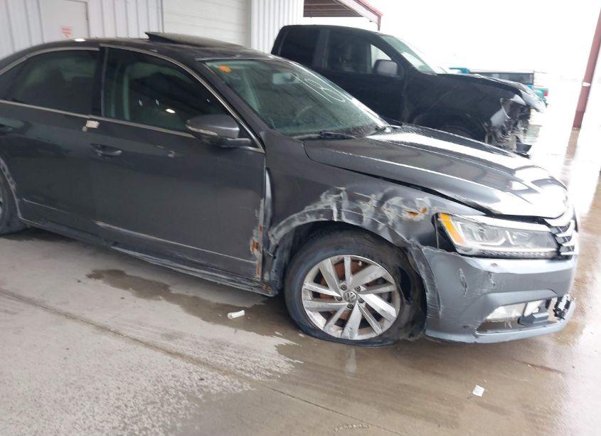 Photo 6 of 2018 Volkswagen Passat 2.0T SE (VIN 1VWBA7A33JC011546)