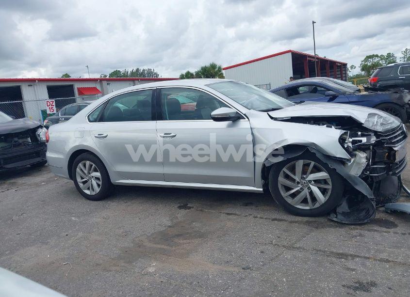 Photo 13 of 2018 Volkswagen Passat 2.0T SE (VIN 1VWBA7A33JC014995)