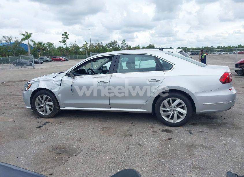 Photo 14 of 2018 Volkswagen Passat 2.0T SE (VIN 1VWBA7A33JC014995)