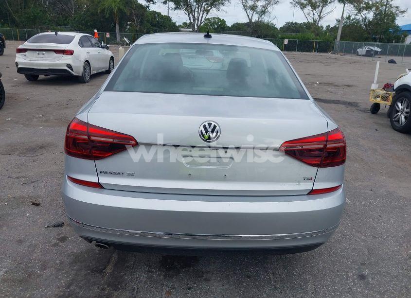 Photo 16 of 2018 Volkswagen Passat 2.0T SE (VIN 1VWBA7A33JC014995)