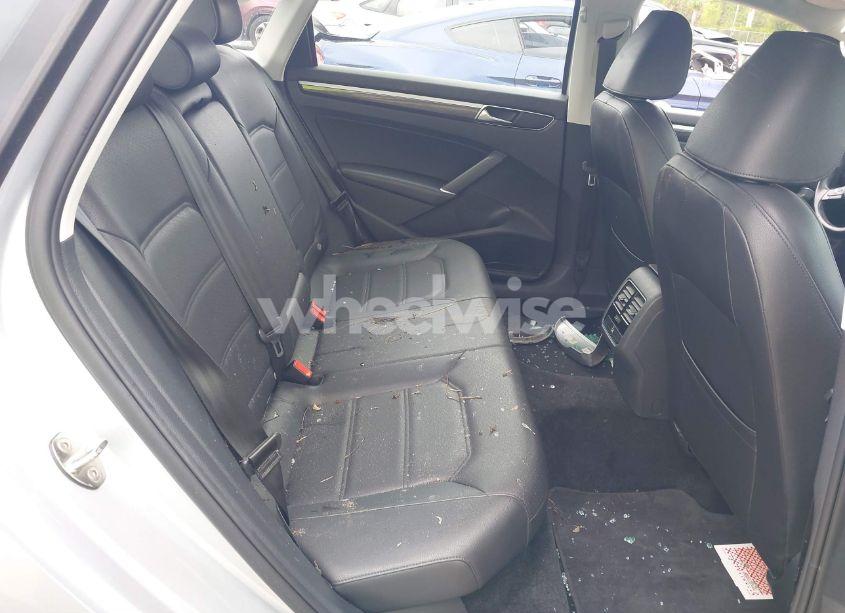 Photo 8 of 2018 Volkswagen Passat 2.0T SE (VIN 1VWBA7A33JC014995)