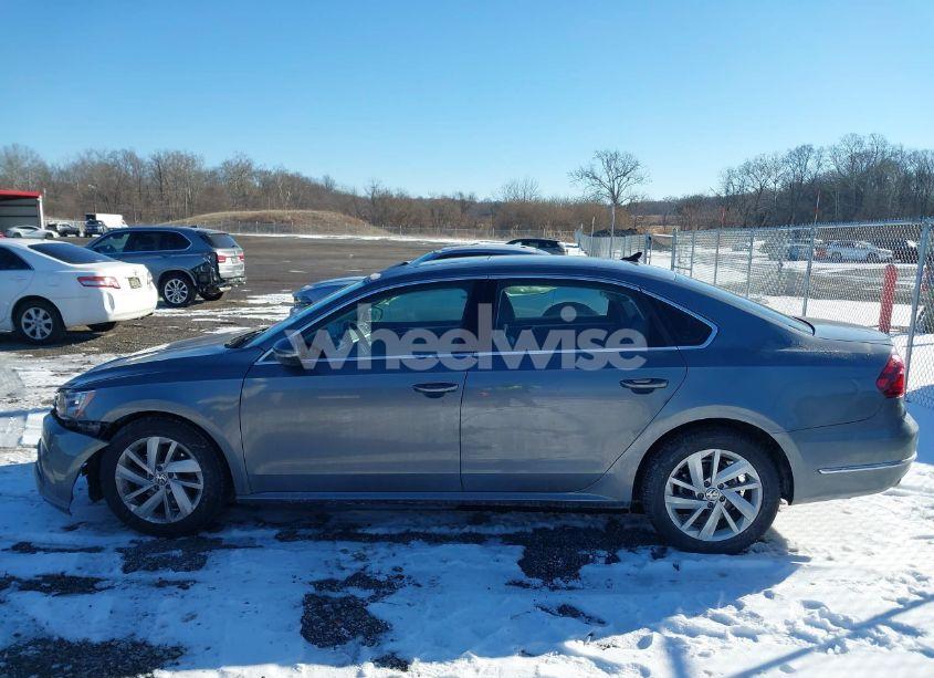 Photo 14 of 2018 Volkswagen Passat 2.0T SE (VIN 1VWBA7A33JC015662)