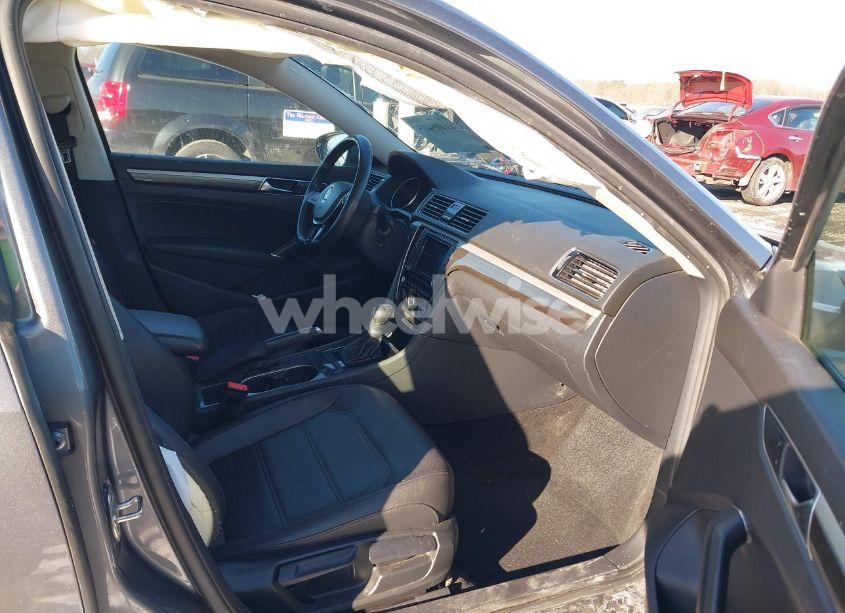 Photo 5 of 2018 Volkswagen Passat 2.0T SE (VIN 1VWBA7A33JC015662)