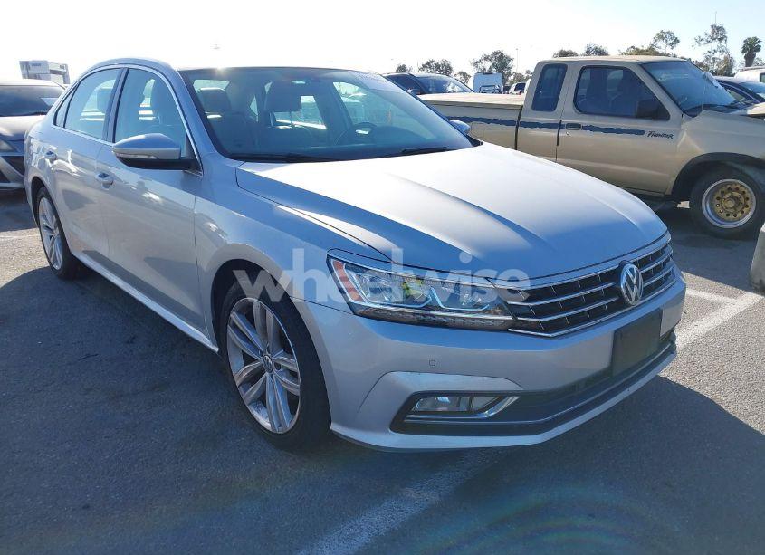 2018 Volkswagen Passat 2.0T SE (VIN 1VWBA7A33JC026032) main photo
