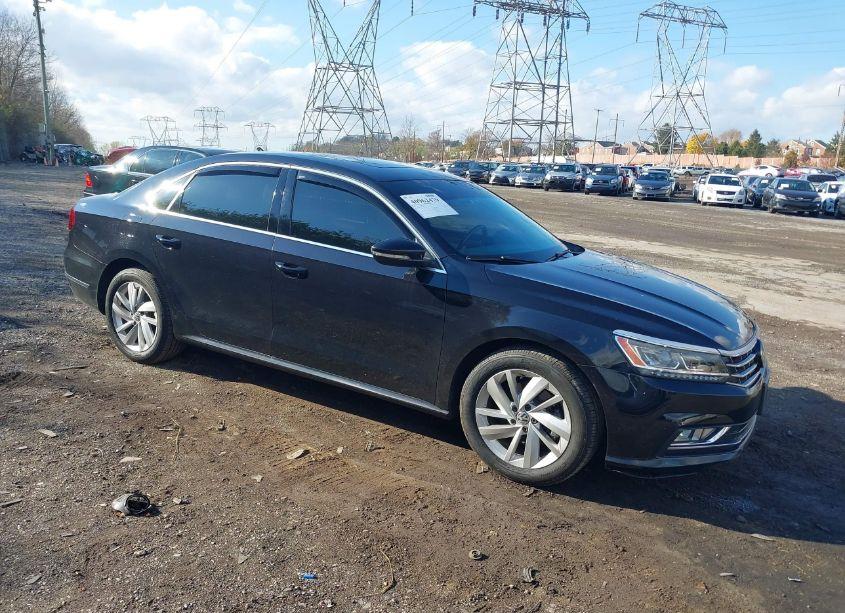 2018 Volkswagen Passat 2.0T SE (VIN 1VWBA7A33JC027939) main photo