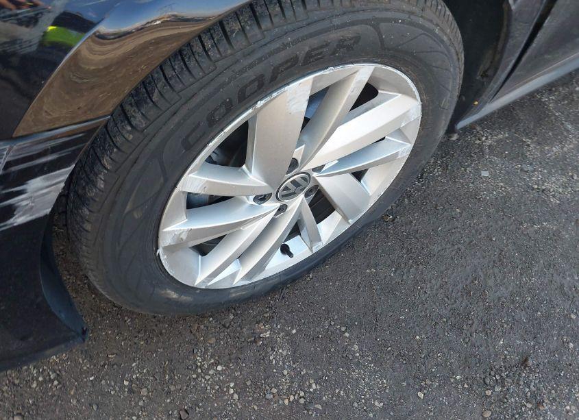 Photo 12 of 2018 Volkswagen Passat 2.0T SE (VIN 1VWBA7A33JC027939)