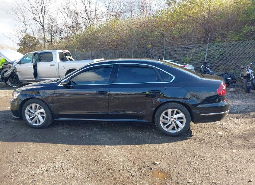 Photo 15 of 2018 Volkswagen Passat 2.0T SE (VIN 1VWBA7A33JC027939)
