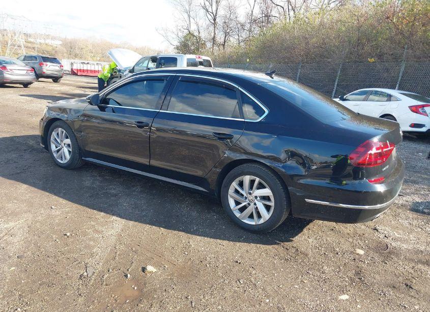 Photo 3 of 2018 Volkswagen Passat 2.0T SE (VIN 1VWBA7A33JC027939)