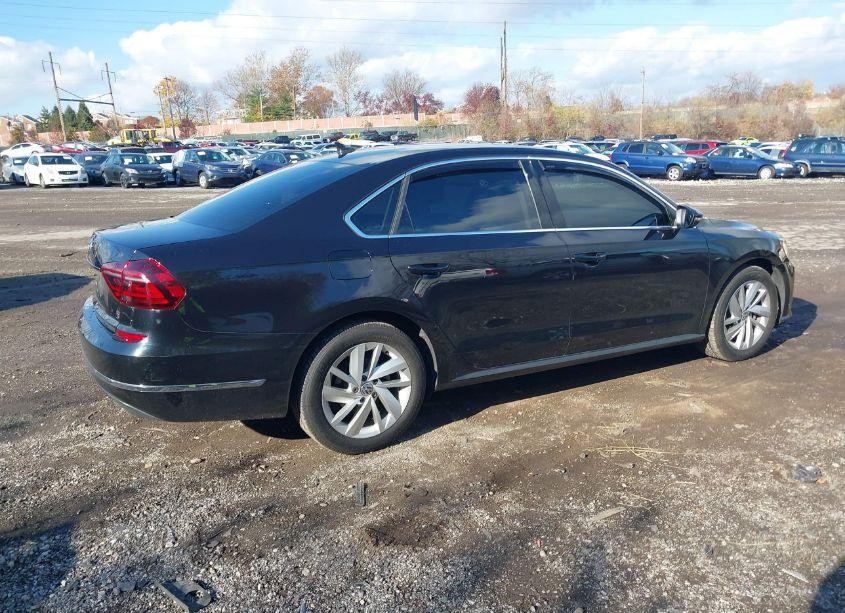 Photo 4 of 2018 Volkswagen Passat 2.0T SE (VIN 1VWBA7A33JC027939)