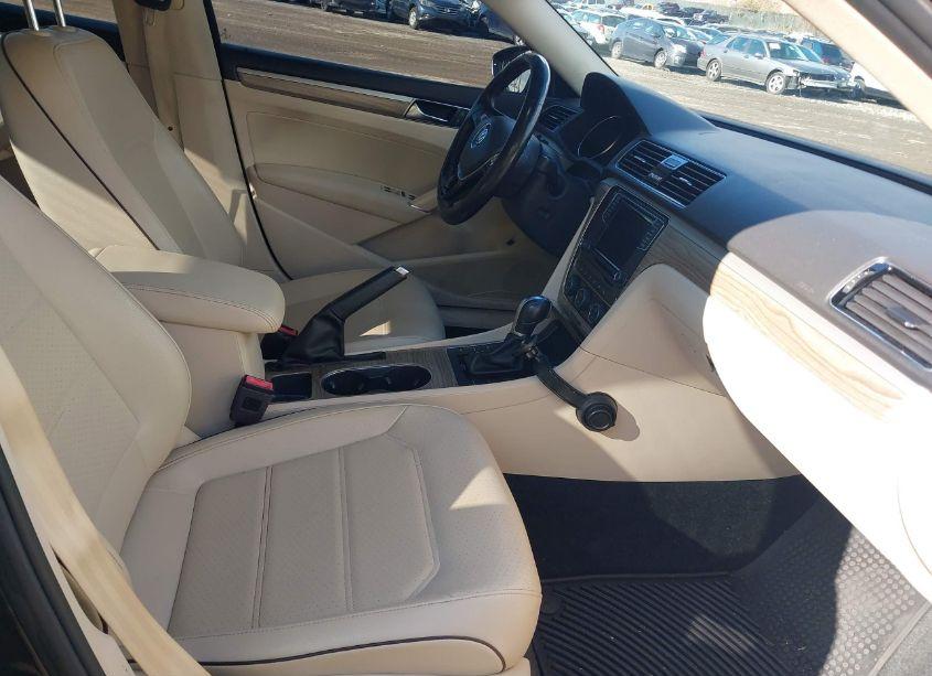 Photo 5 of 2018 Volkswagen Passat 2.0T SE (VIN 1VWBA7A33JC027939)