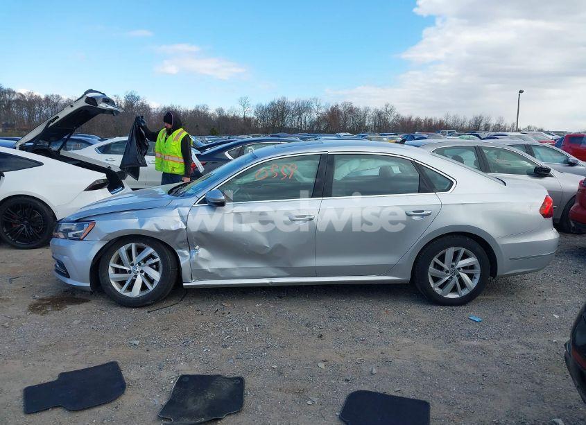 Photo 14 of 2018 Volkswagen Passat 2.0T SE (VIN 1VWBA7A33JC052324)