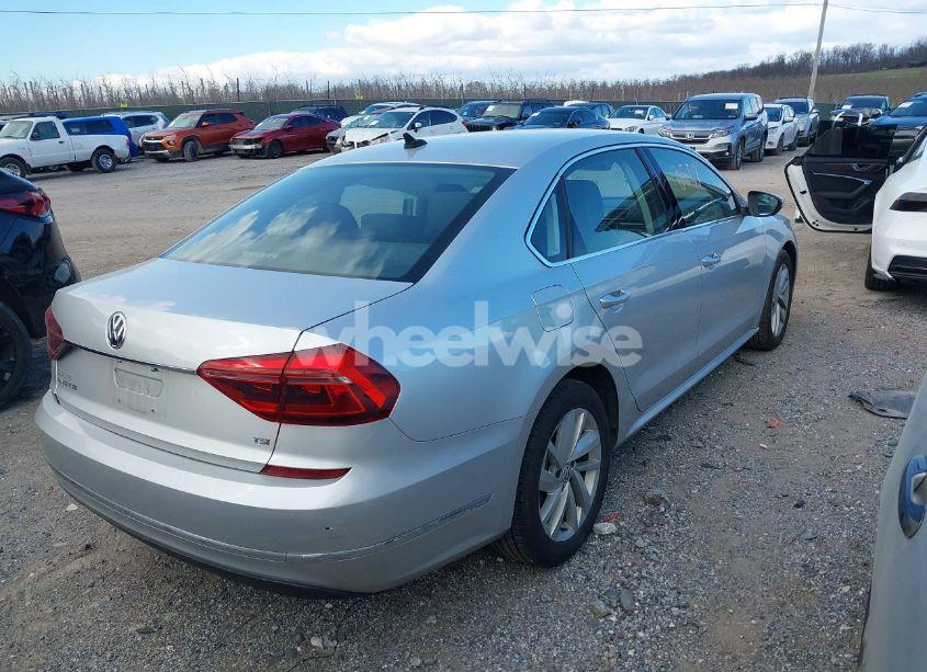 Photo 4 of 2018 Volkswagen Passat 2.0T SE (VIN 1VWBA7A33JC052324)