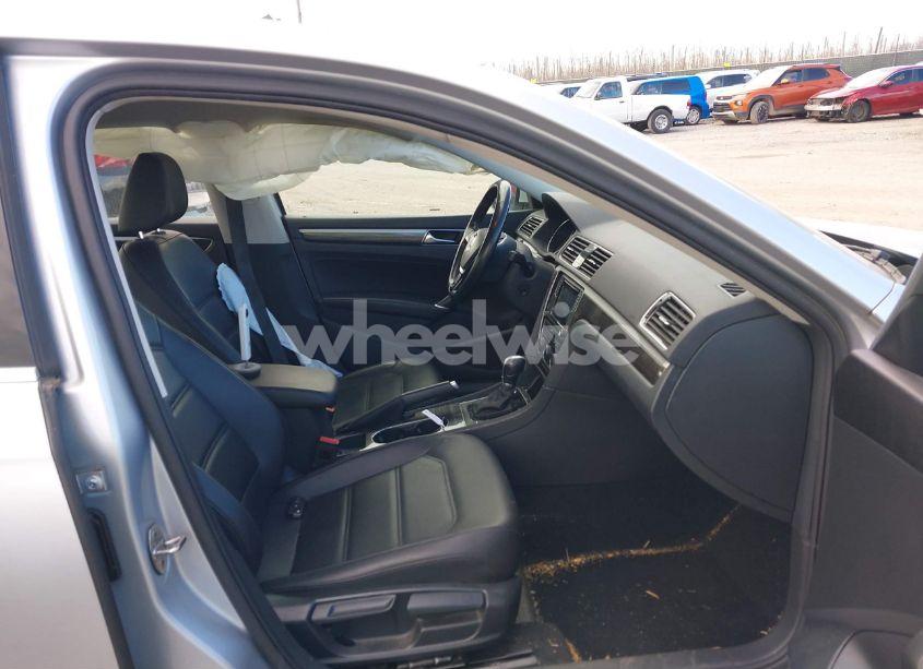 Photo 5 of 2018 Volkswagen Passat 2.0T SE (VIN 1VWBA7A33JC052324)