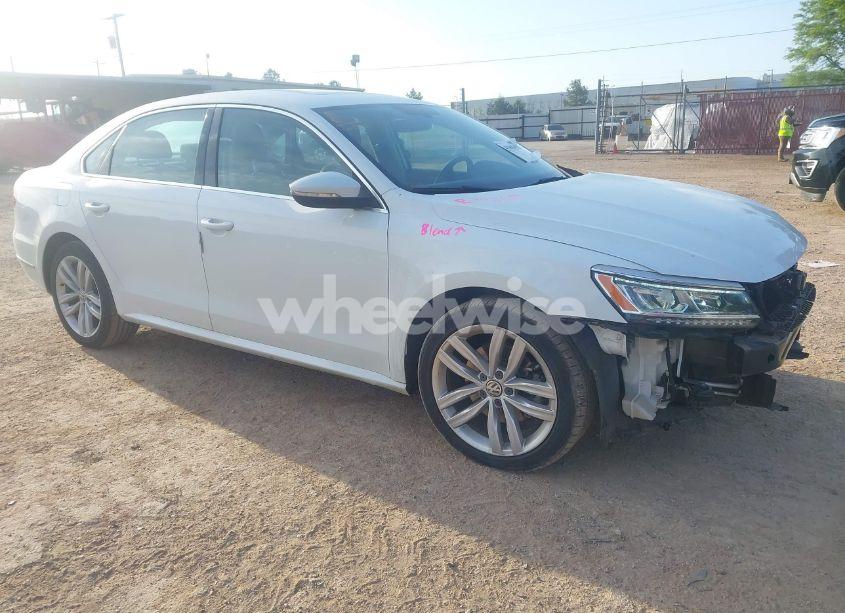 2018 Volkswagen Passat 2.0T SE (VIN 1VWBA7A34JC007960) main photo
