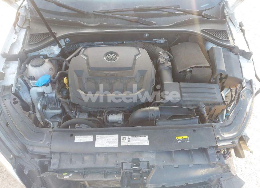 Photo 10 of 2018 Volkswagen Passat 2.0T SE (VIN 1VWBA7A34JC007960)