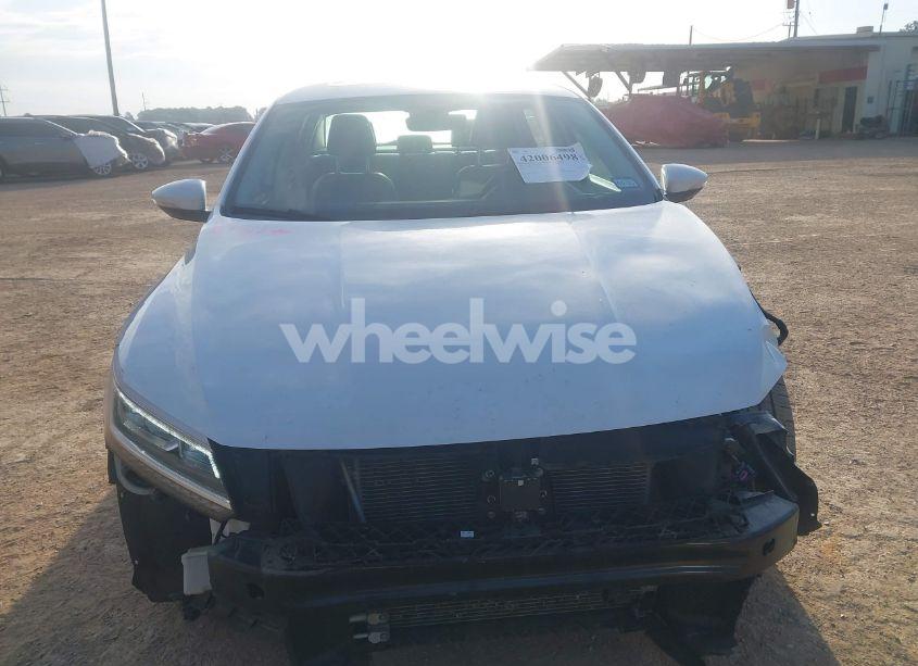 Photo 12 of 2018 Volkswagen Passat 2.0T SE (VIN 1VWBA7A34JC007960)