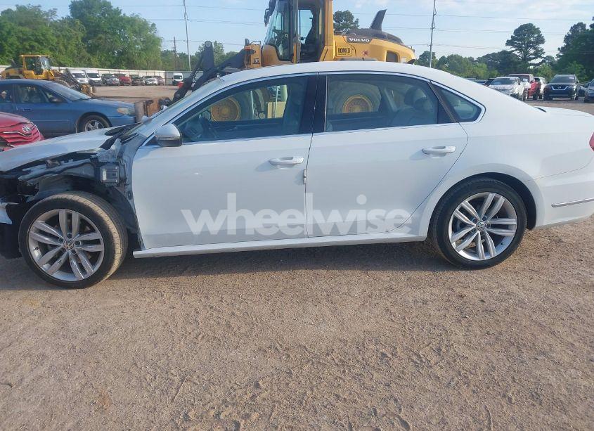 Photo 14 of 2018 Volkswagen Passat 2.0T SE (VIN 1VWBA7A34JC007960)