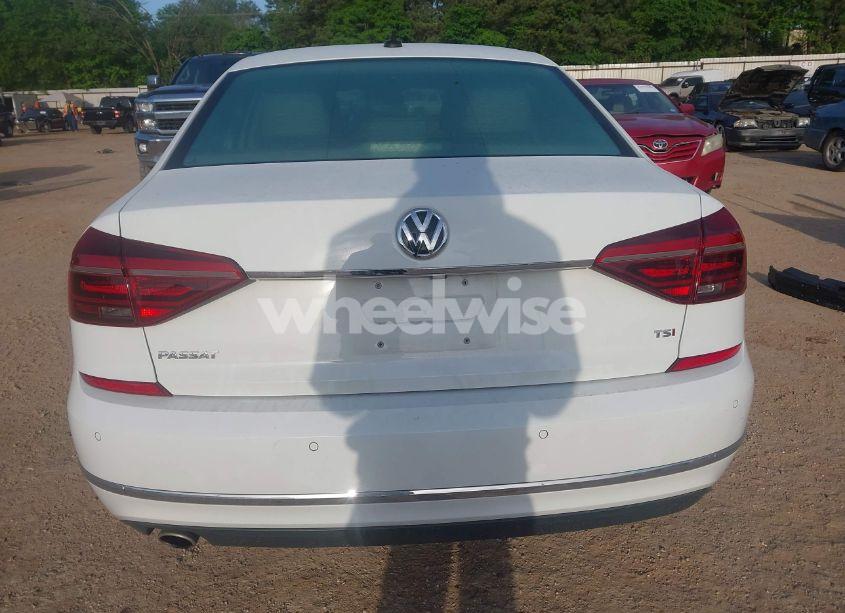 Photo 16 of 2018 Volkswagen Passat 2.0T SE (VIN 1VWBA7A34JC007960)