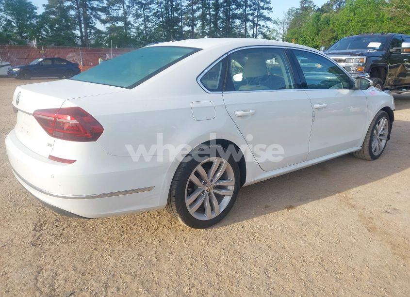 Photo 4 of 2018 Volkswagen Passat 2.0T SE (VIN 1VWBA7A34JC007960)