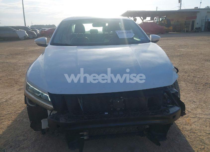 Photo 6 of 2018 Volkswagen Passat 2.0T SE (VIN 1VWBA7A34JC007960)