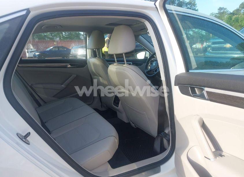 Photo 8 of 2018 Volkswagen Passat 2.0T SE (VIN 1VWBA7A34JC007960)