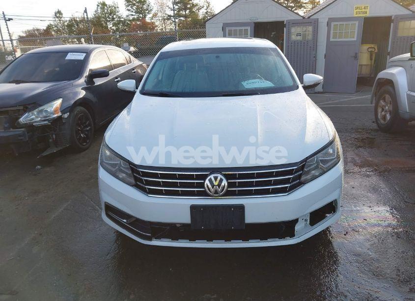 Photo 12 of 2018 Volkswagen Passat 2.0T SE (VIN 1VWBA7A34JC011183)