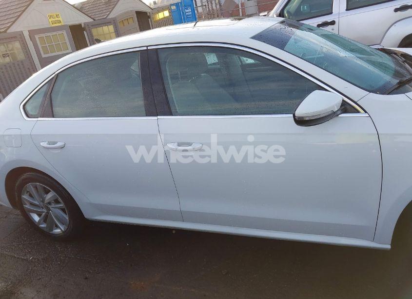 Photo 13 of 2018 Volkswagen Passat 2.0T SE (VIN 1VWBA7A34JC011183)