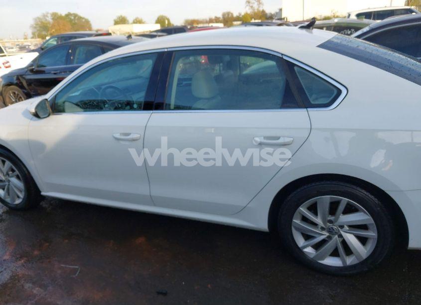 Photo 14 of 2018 Volkswagen Passat 2.0T SE (VIN 1VWBA7A34JC011183)