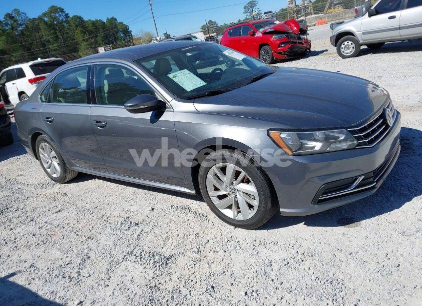 2018 Volkswagen Passat 2.0T SE (VIN 1VWBA7A34JC040280) main photo