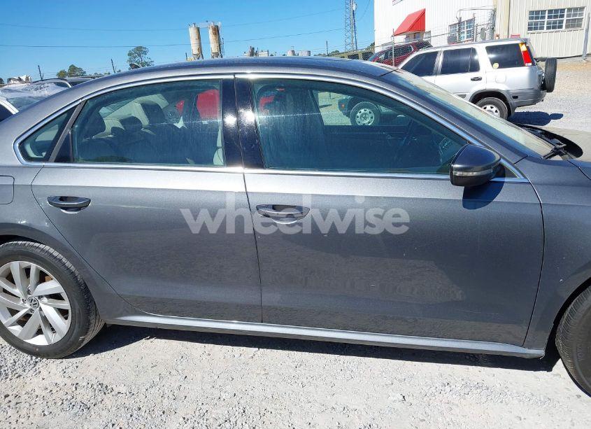 Photo 13 of 2018 Volkswagen Passat 2.0T SE (VIN 1VWBA7A34JC040280)