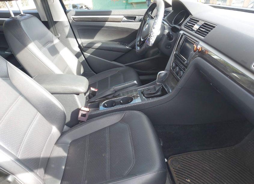 Photo 5 of 2018 Volkswagen Passat 2.0T SE (VIN 1VWBA7A34JC041803)