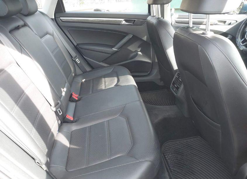 Photo 8 of 2018 Volkswagen Passat 2.0T SE (VIN 1VWBA7A34JC041803)