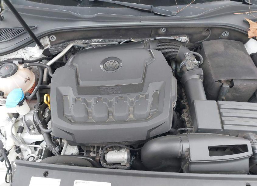 Photo 10 of 2018 Volkswagen Passat 2.0T SE (VIN 1VWBA7A35JC001200)